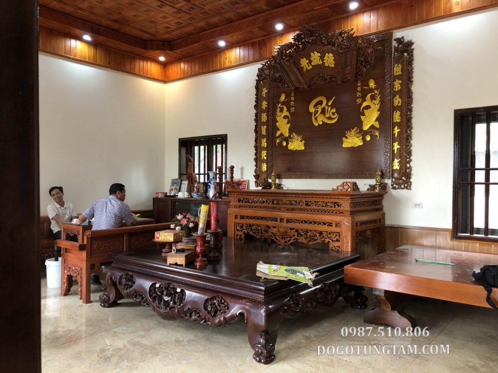 cuốn-thu-câu-đối-mai-hóa-gỗ-gụ