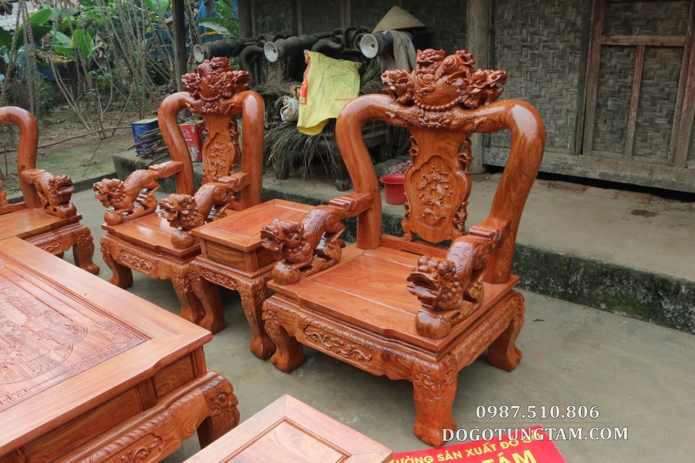2 chiếc ghế nhỏ