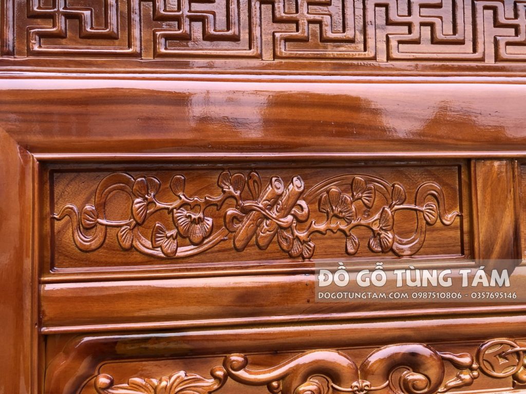 hình ảnh hoa văn chi tiết trên bàn thờ