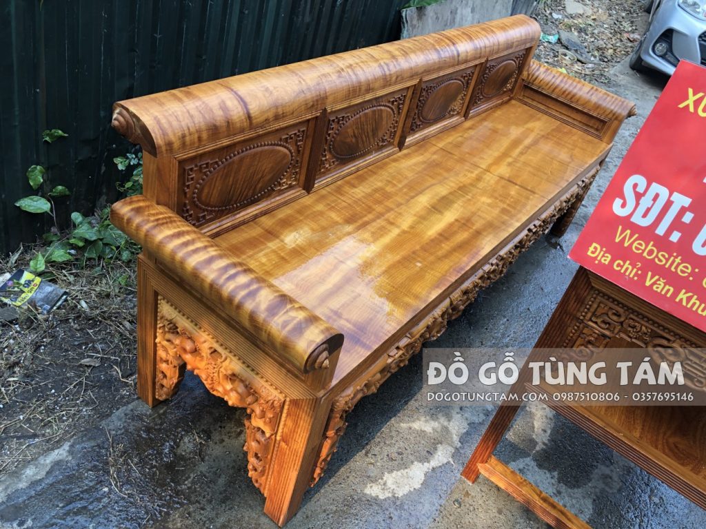 mặt ván dài liền nguyên tấm cây gỗ đinh thối lớn hàng trắm năm